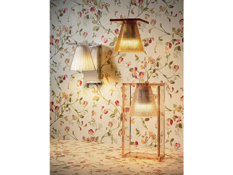 Lampada Light Air in policarbonato da tavolo e nella versione a parete e sospesa di Kartell