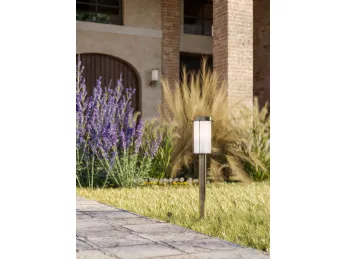 La lampada outdoor Loggia di Il Fanale è perfetta per illuminare con stile il tuo spazio esterno.