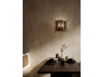 La lampada da parete London di Il Fanale illumina con stile.