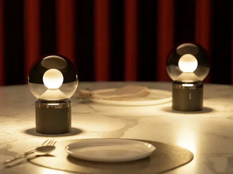 Lampada da tavolo Luna Pura di Occhio