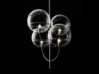 La lampada a sospensione Lyndon di Oluce unisce design minimalista e illuminazione d'atmosfera.