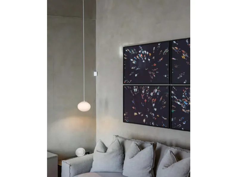 Lampada sospesa in vetro soffiato color biancolatte Mini Mercury di Cattaneo