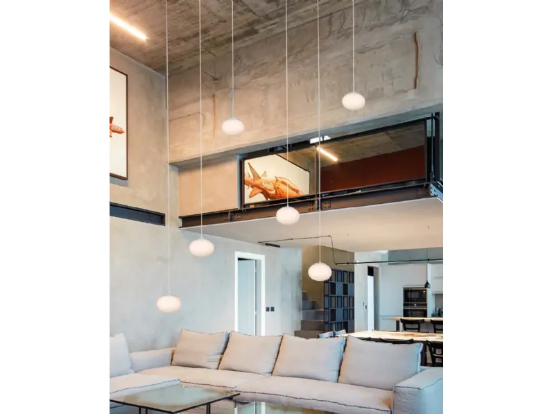 Lampada sospesa in vetro soffiato color biancolatte Mini Mercury di Cattaneo