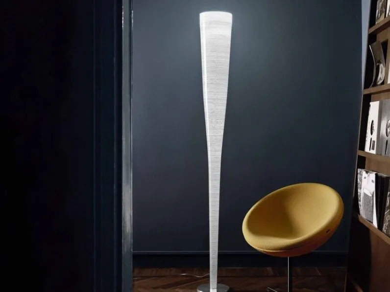 Lampada realizzata con un mix di fibra di vetro e di carbonio Mite di Foscarini