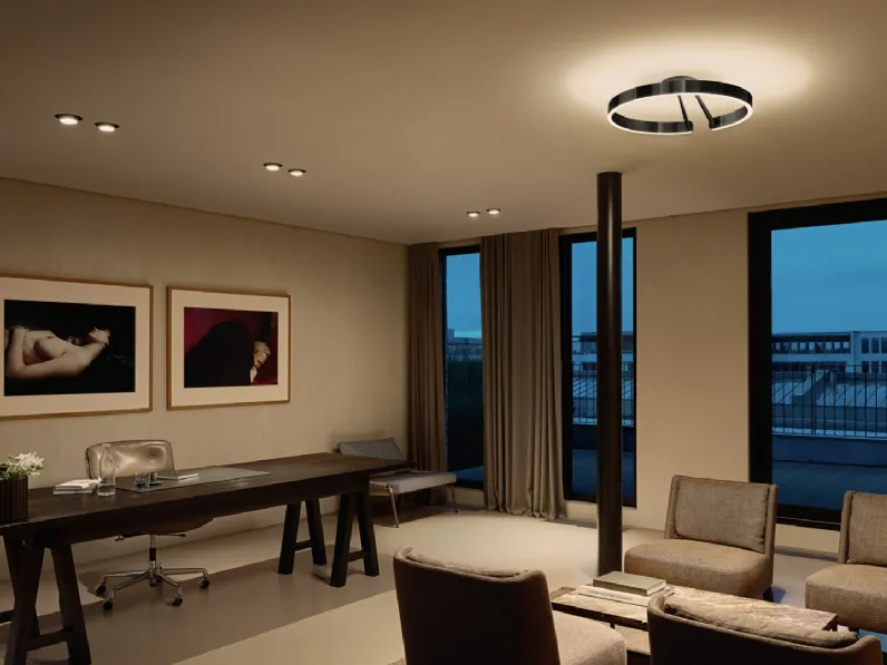 Lampada da parete a forma di anello Mito aura di Occhio