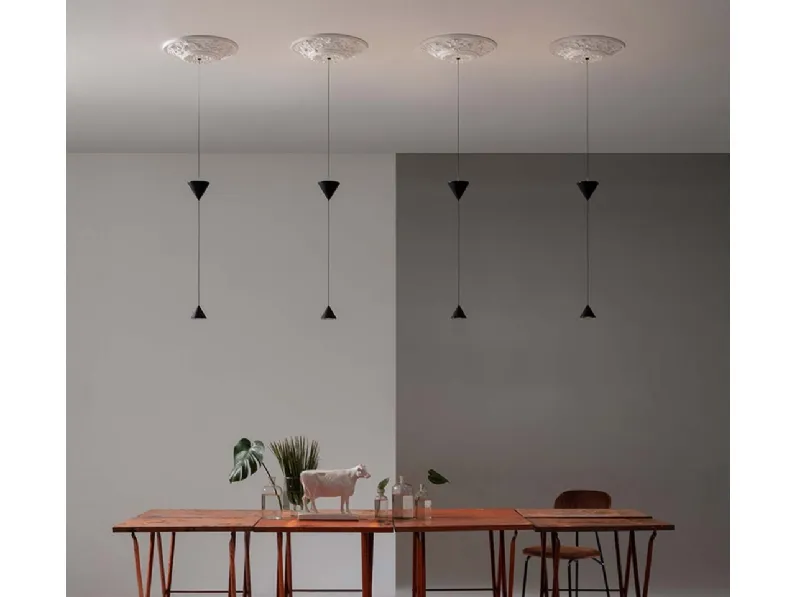 Lampada a sospensione in metallo con rosone in gesso Moonbloom di Karman
