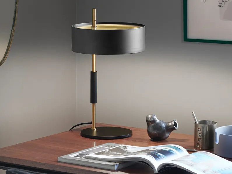 Lampada da tavolo 1953 in metallo con base e maniglia verniciati nero opaco e dettagli in oro satinato di Oluce