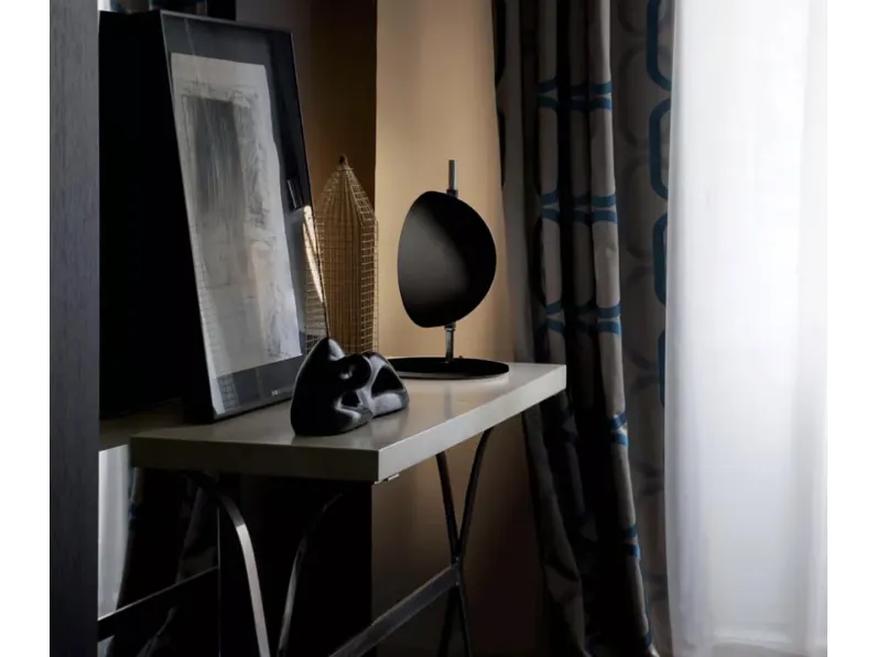 Lampada da tavolo Superluna di Oluce