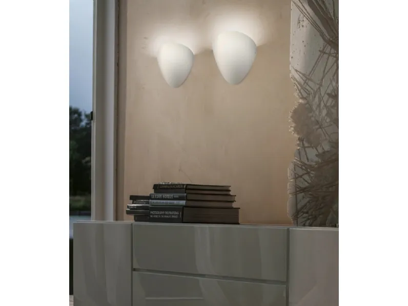Lampada da parete in vetro soffiato satinato Ovalina di Vistosi
