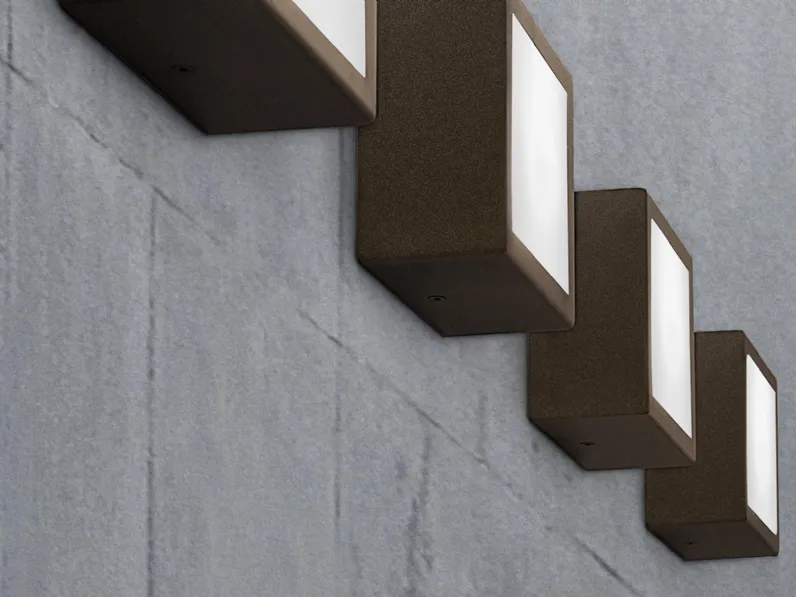 Lampada per esterni Four in fusione di alluminio e fronte in acciaio marino verniciato marrone metallizzato di Panzeri