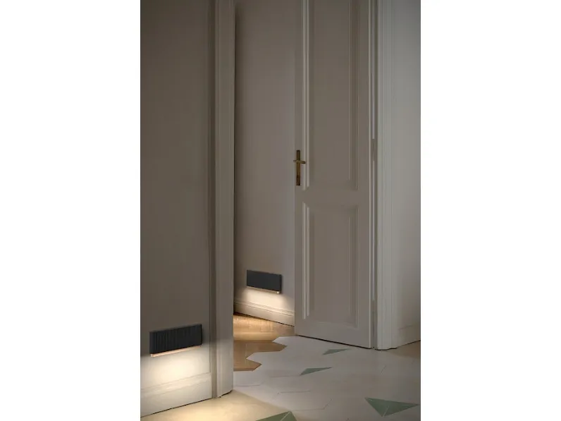 Lampada da parete Pochette realizzata in alluminio di Rotaliana