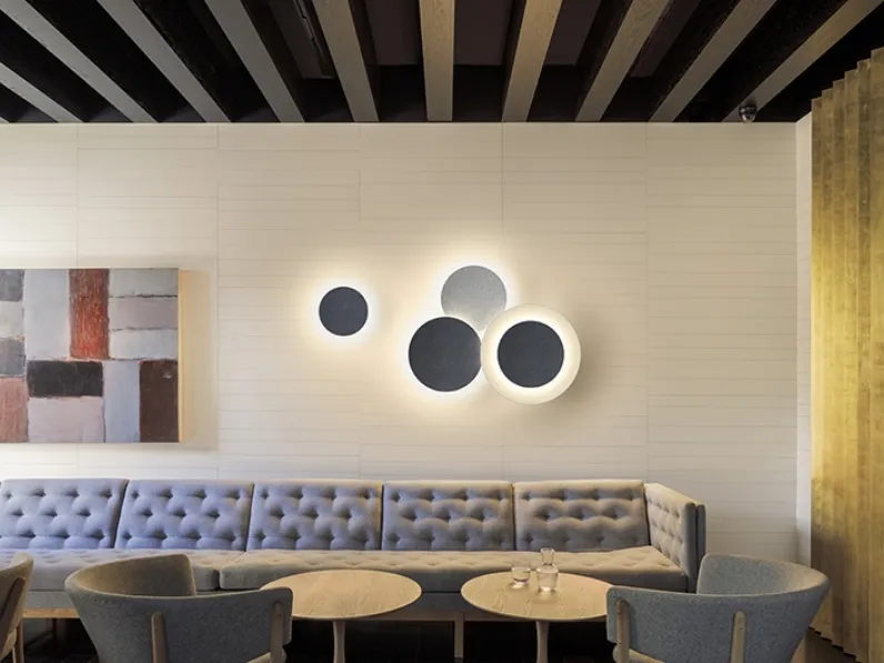 Lampada da parete in feltro Puck di Vibia