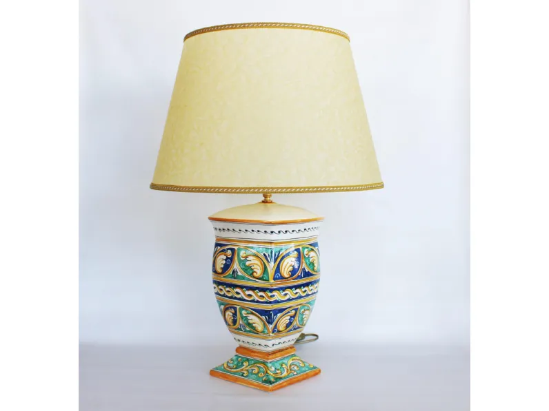 Lampada da tavolo Quadrata in ceramica di Caltagirone e paralume in tessuto di Alemanna