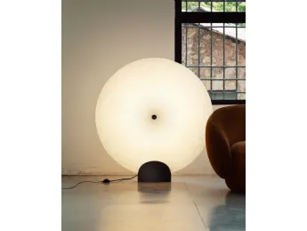 La lampada Rificolona 120 di Miniforms è un'icona del design italiano.