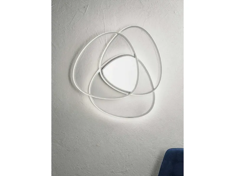 Lampada a parete Rose in metallo di Ondaluce