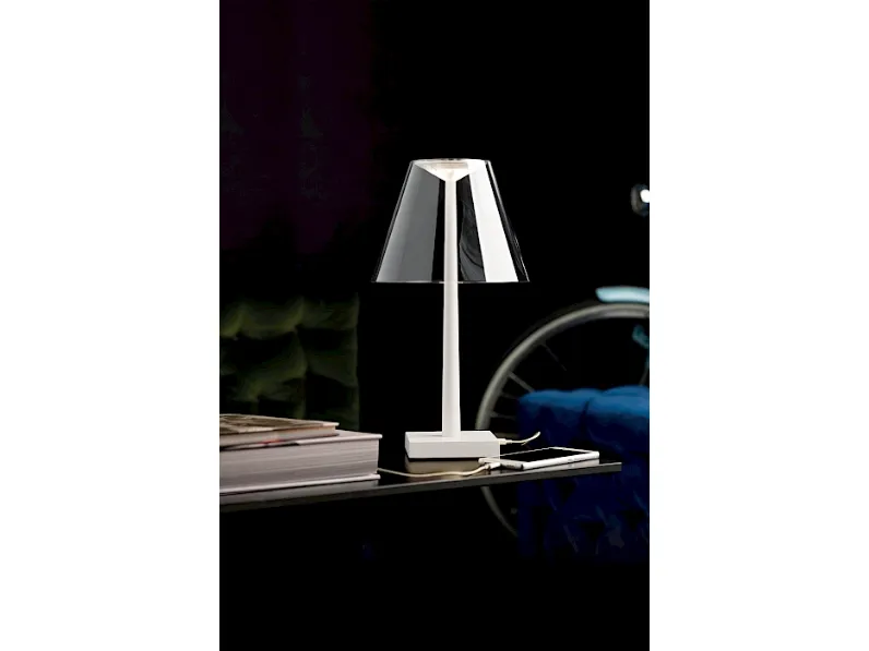 Lampada da tavolo con struttura in metallo e diffusore in policarbonato Dina+ di Rotaliana