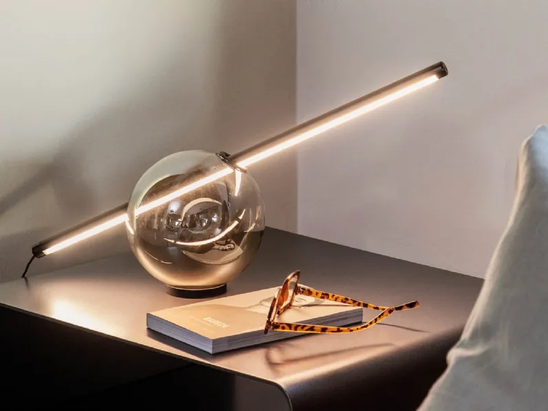 Lampada da tavolo Rugiada con base sferica in vetro di Natevo