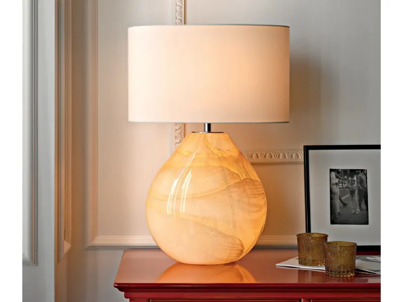 Lampada da tavolo Salomè con vaso in vetro giallo e oro e paralume in tessuto di Le Fablier