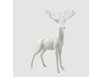 La lampada da terra Sherwood di Qeeboo è un'opera d'arte illuminante.