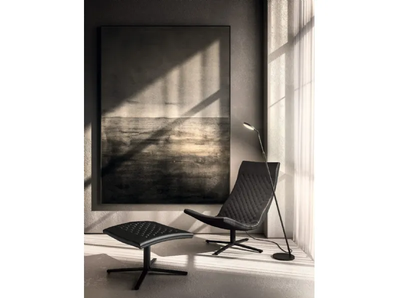 Lampada da terra con stelo metallico ambrato Spoon di Pentalight