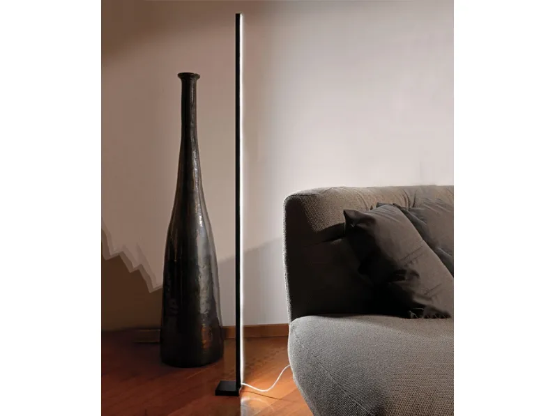 Lampada Stick Logic da terra in alluminio di Status