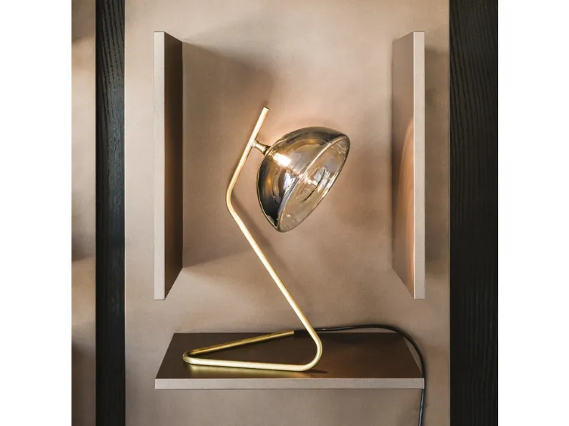 Lampada da tavolo in ottone con paralume in cristallo fumé Sunset di Cattelan Italia