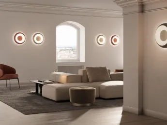 La lampada Superbold di Panzeri è una soluzione di illuminazione da parete che unisce design moderno