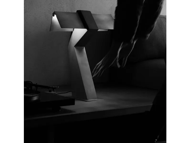 Lampada da tavolo Tau di Dcw