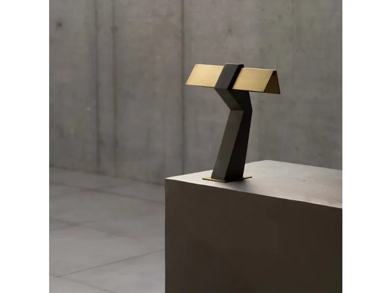 Lampada da tavolo Tau di Dcw