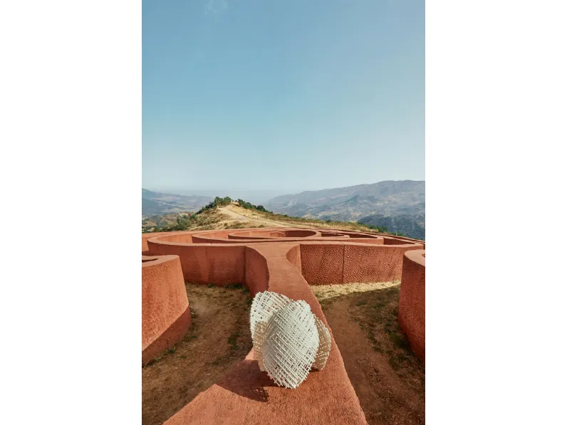 Lampada da tavolo Tea realizzata in tecnopolimero termoplastico di Kartell