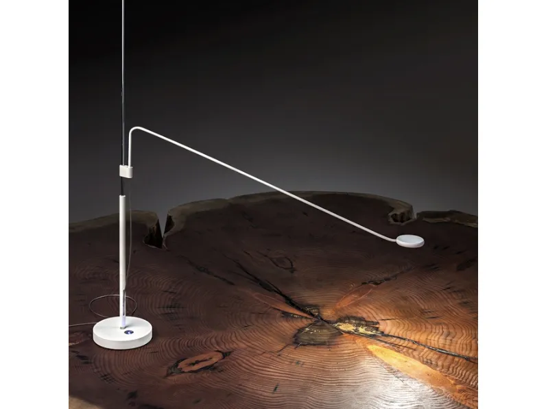 Lampada da tavolo dal design essenziale orientabile e regolabile in altezza Tecla di Icone