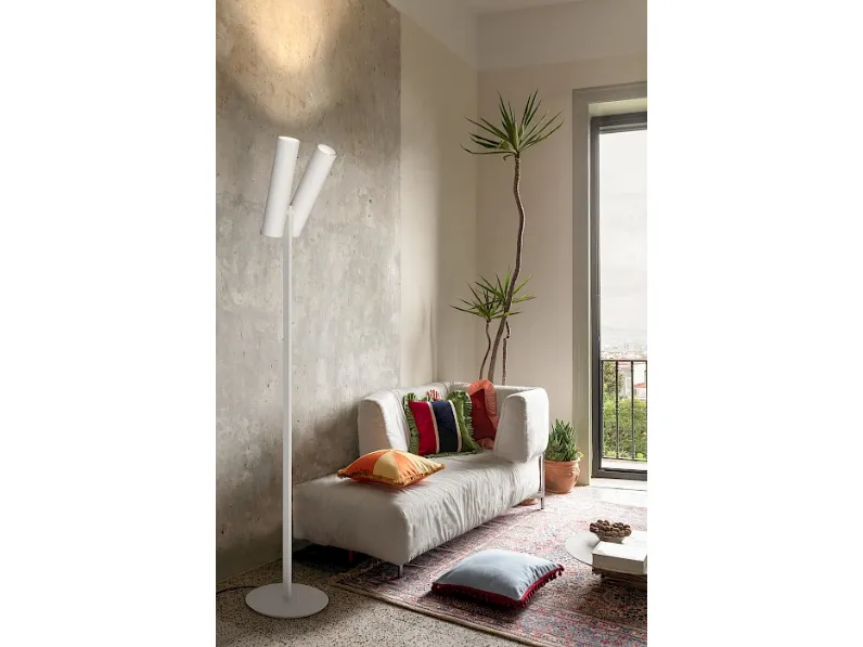 Lampada da terra Tobu di Rotaliana