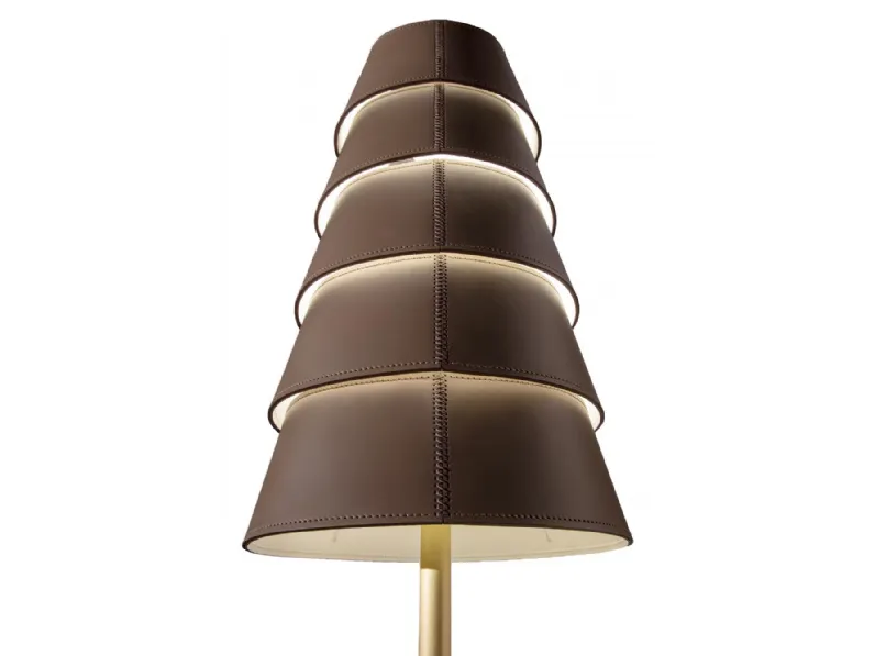 Lampada da terra in ottone satinato e diffusore ad anelli in cuoio Tulip Floor di Enrico Pellizzoni