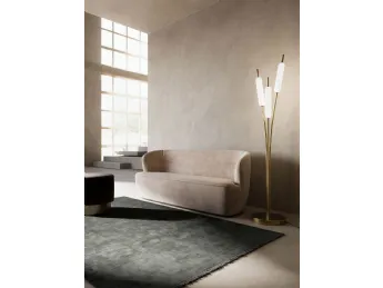 La lampada da terra Typha di Il Fanale unisce design elegante e funzionalità per illuminare i tuoi a