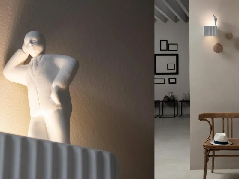 Lampada da parete di design in ceramica Umarell di Karman