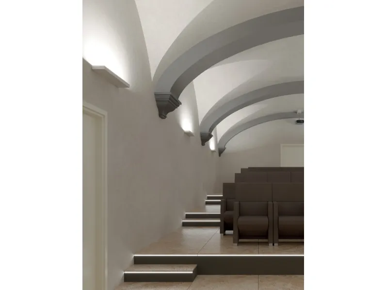 Lampada da parete Upper di Novalux