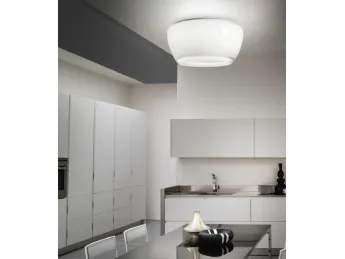 La lampada Implode di Vistosi è un capolavoro di design italiano.