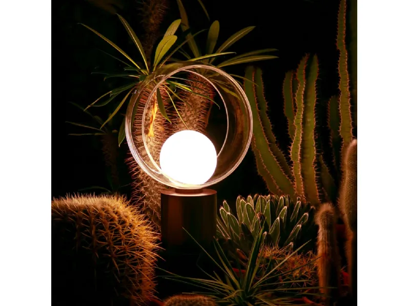 Lampada da tavolo in metallo ossidato con diffusore in vetro Cosmit di Vivida International