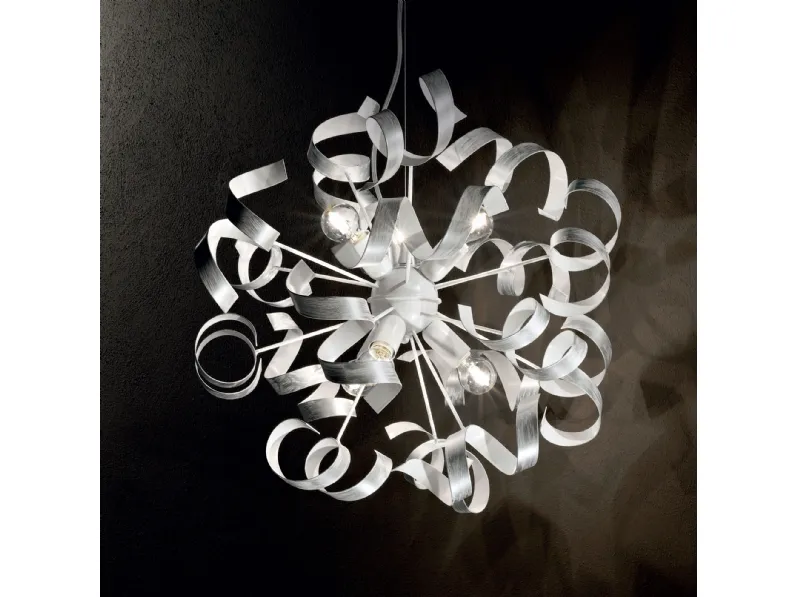 Lampada a sospensione Vortex in metallo verniciato bianco opaco con elementi decorativi in metallo dipinti a mano in argento di Ideal Lux