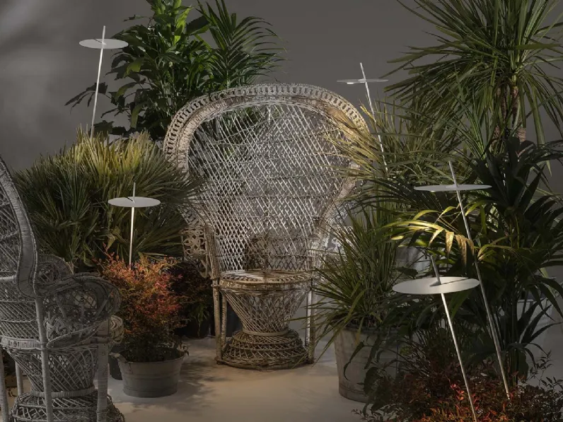 Lampada da terra per esterno in metallo che ricorda la foglia di una ninfea Xana di Karman