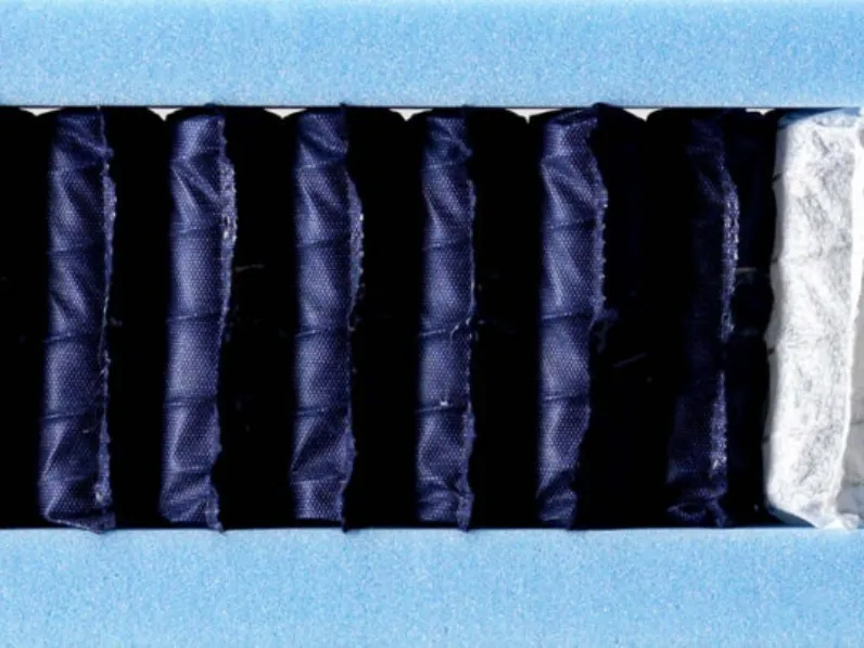 Materasso a supporto medio/rigido a molle insacchettate Avalon di Dolcenotte