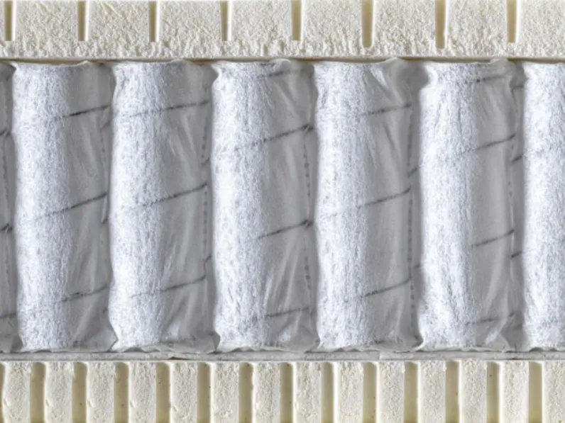 Materasso a supporto medio/rigido a molle insacchettate Vesper di Dolcenotte