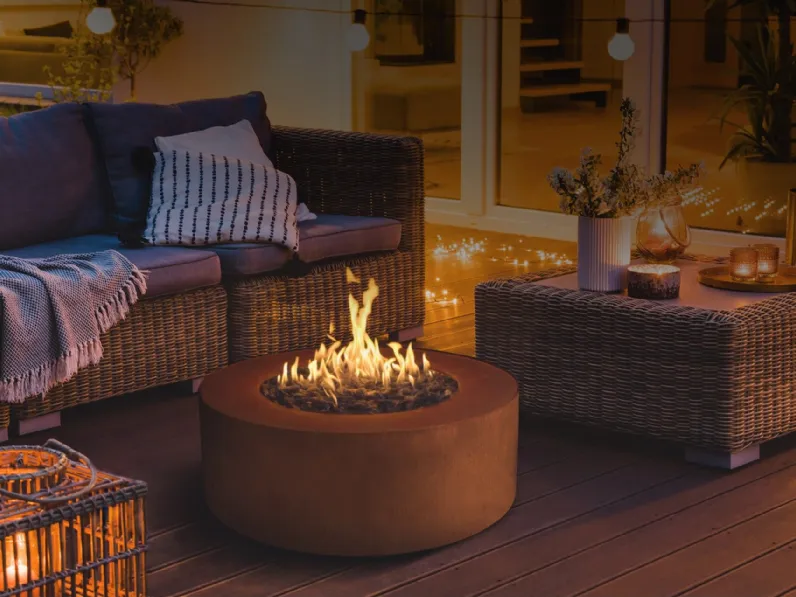 Caminetto a gas freestanding con focolare a stella Galio Star Corten di Planika