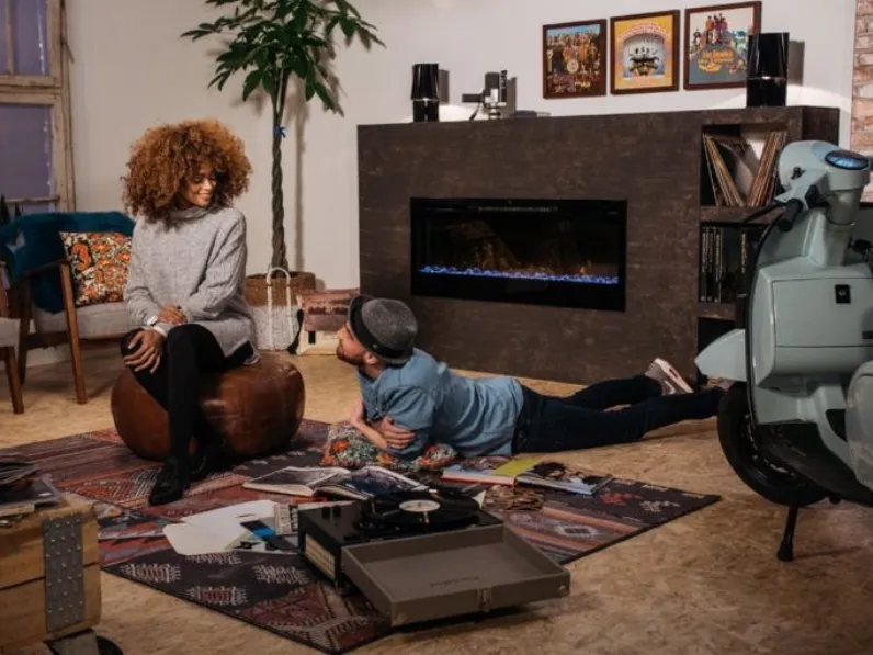 Camino elettrico a led da incasso a parete Thera di Maisonfire