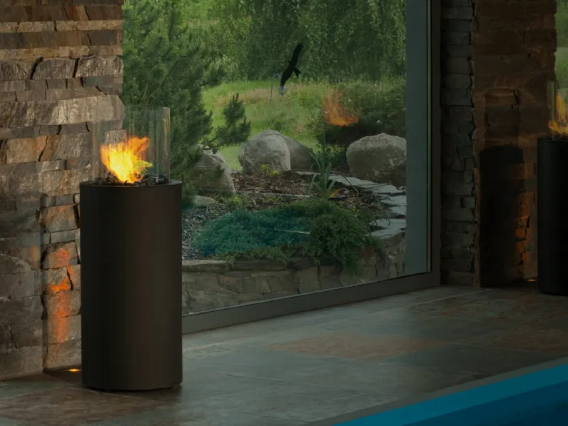 Caminetto a bioetanolo a colonna da esterno e interno Totem di Planika