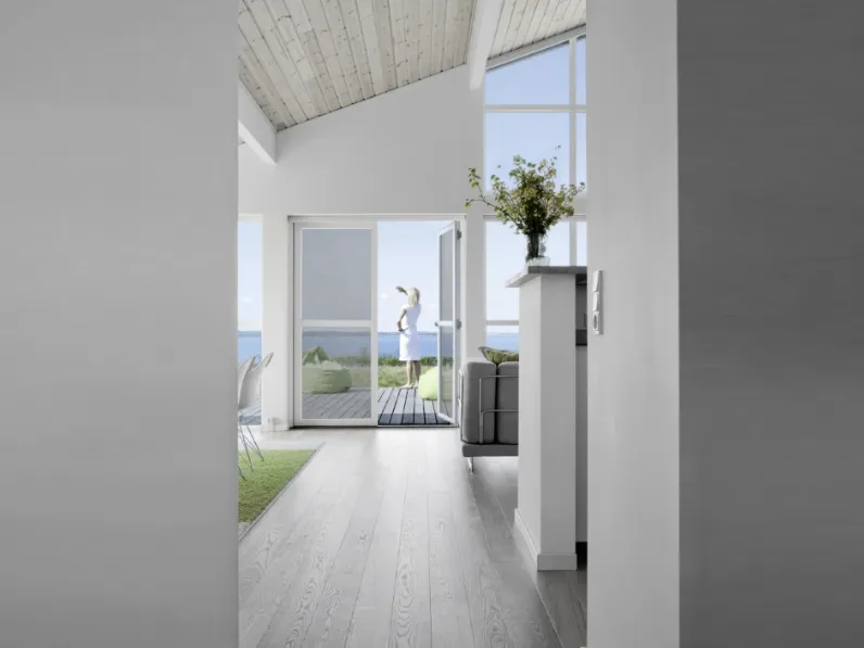 Zanzariera a pannello battente con le caratteristiche di un vero e proprio serramento in alluminio Alice di Bettio