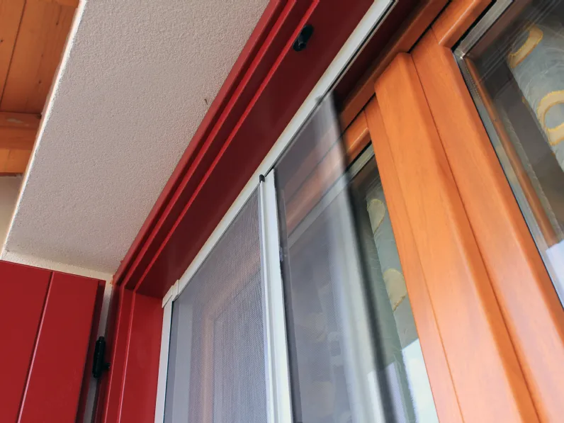 Zanzariera per porte Lisa a scorrimento laterale di Bettio