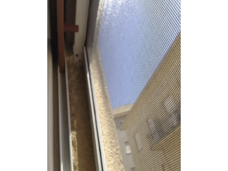 Zanzariera Rosy a scorrimento verticale di Bettio