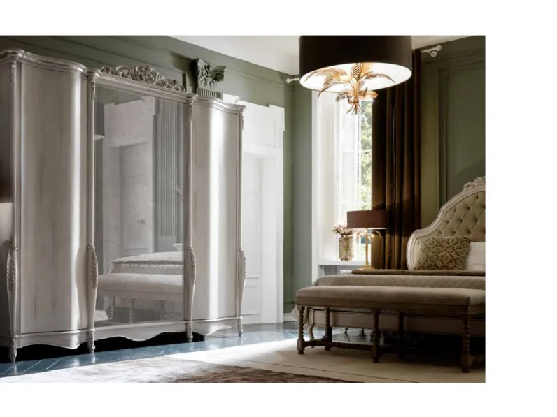 Armadio con ante battenti in legno laccato argento con specchiera centrale Art 2544 di Vittorio Grifoni