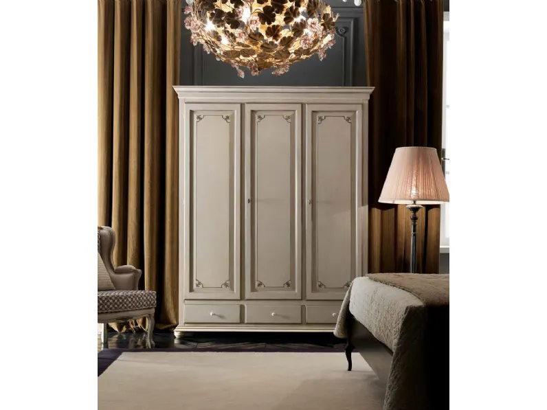 Armadio con ante battenti in legno laccato con decori 2562 di Vittorio Grifoni